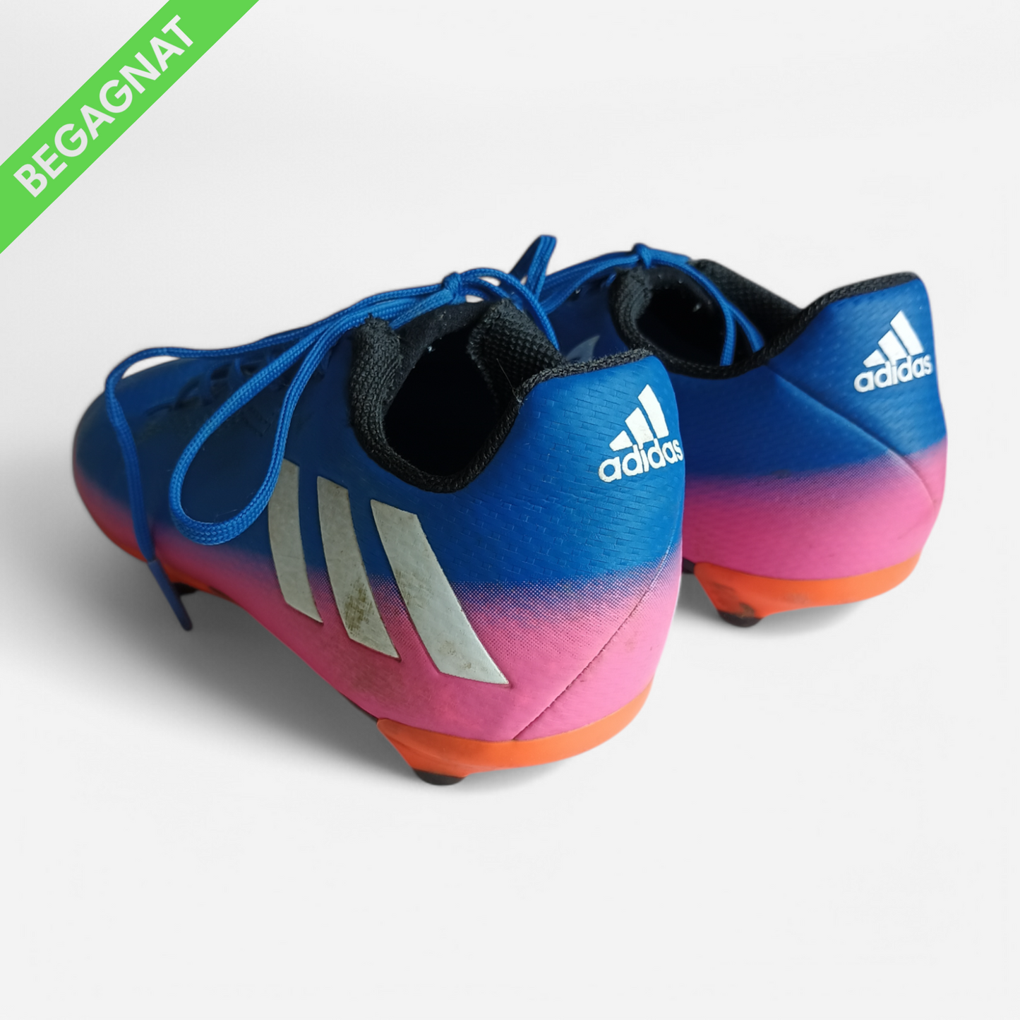 Fotbollsskor 33