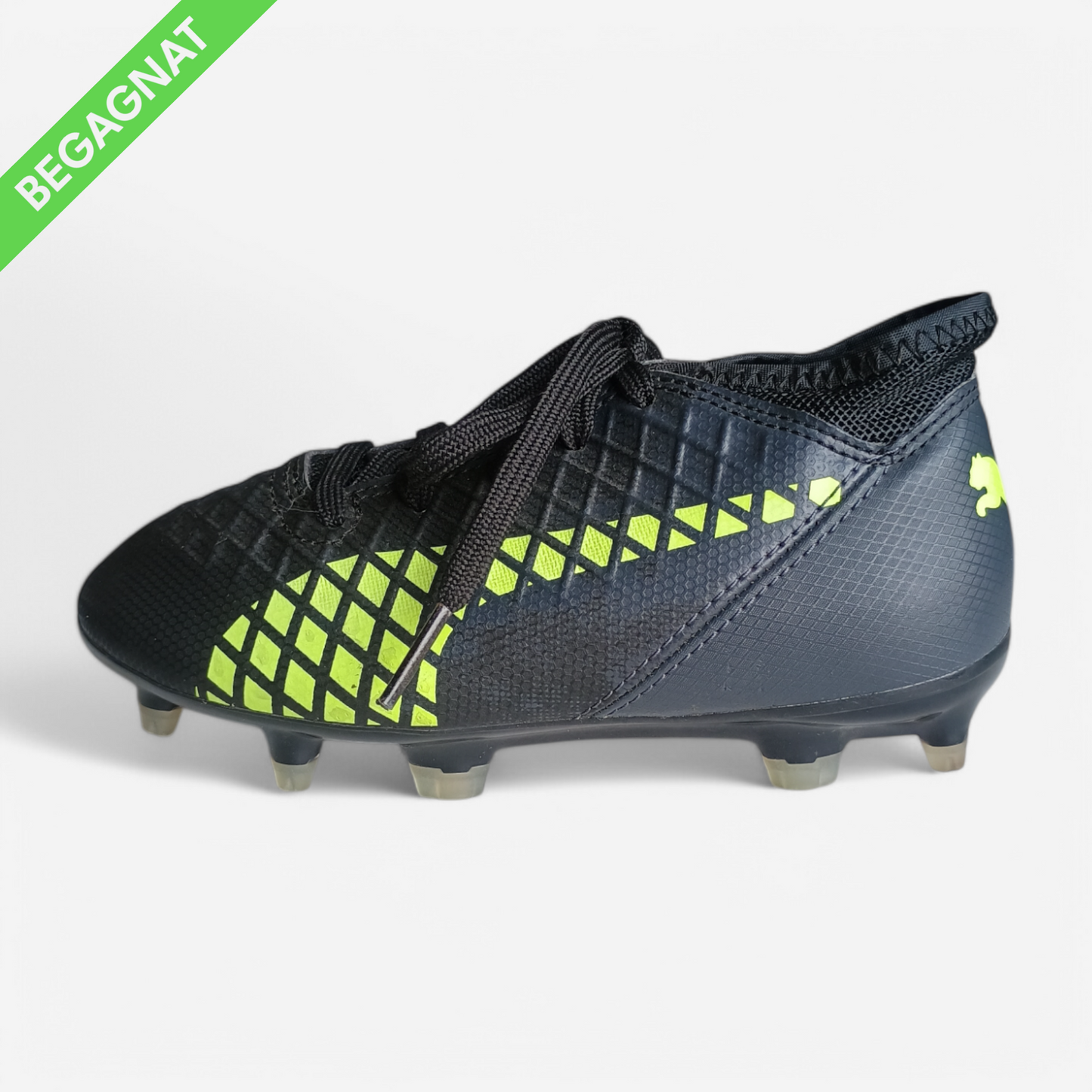 Fotbollsskor 28
