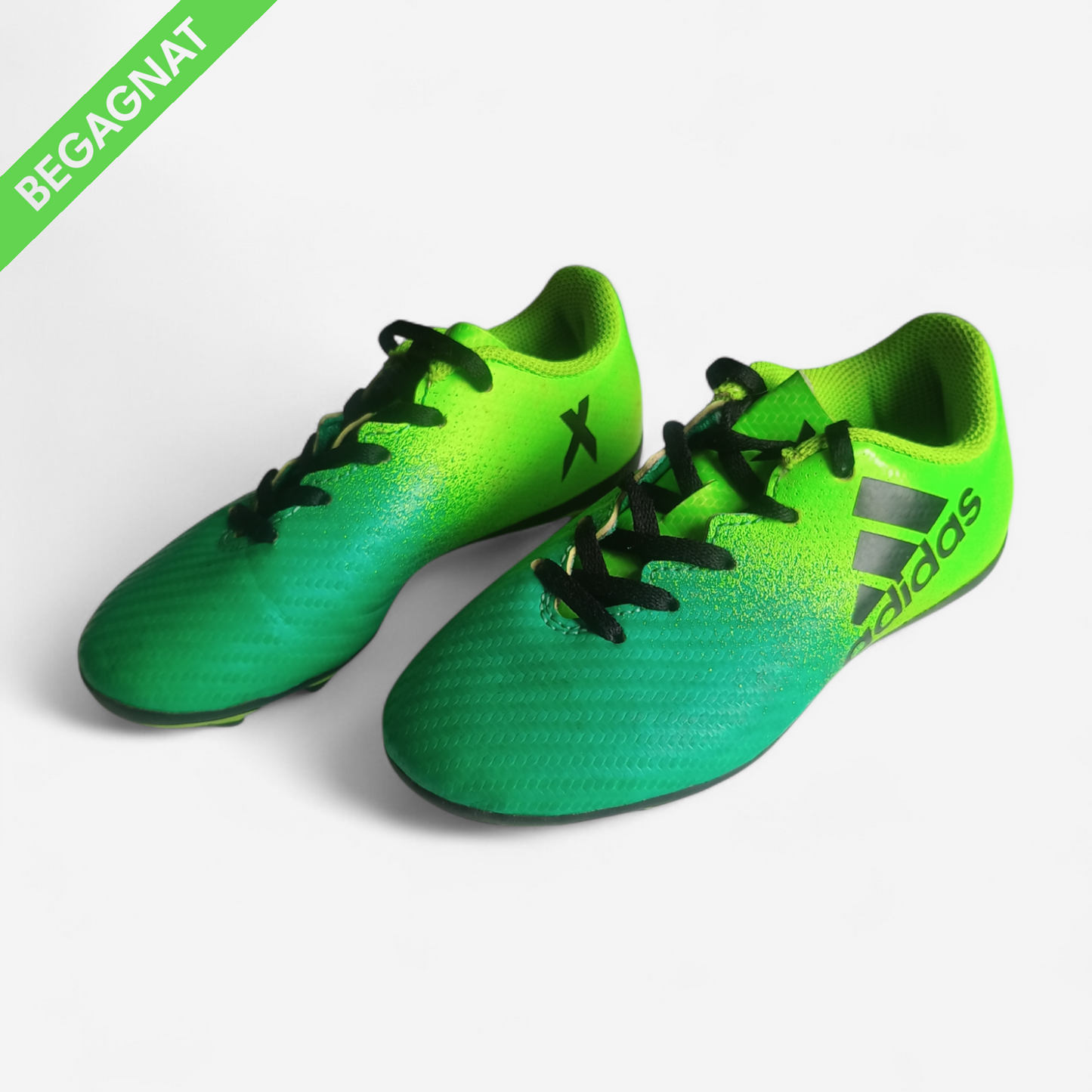 Fotbollsskor 28